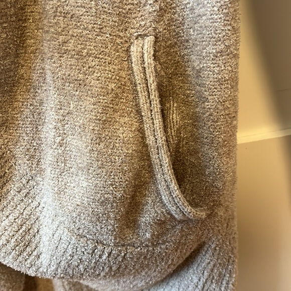 Final Price- No Offers! Barefoot dreams, gray open cardigan - Picture 8 of 12